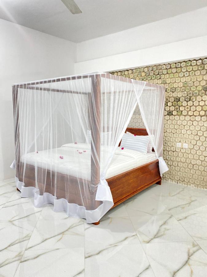 Bed and Breakfast Habibis Bottle House Нунгви Экстерьер фото