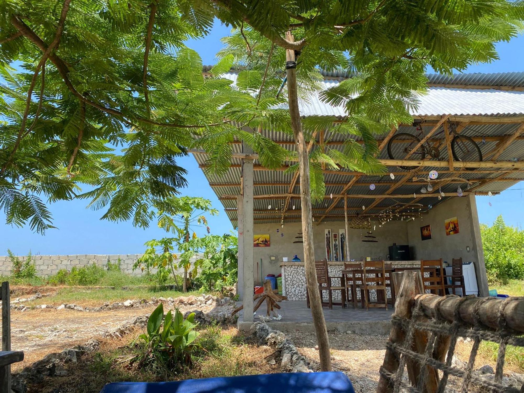 Bed and Breakfast Habibis Bottle House Нунгви Экстерьер фото